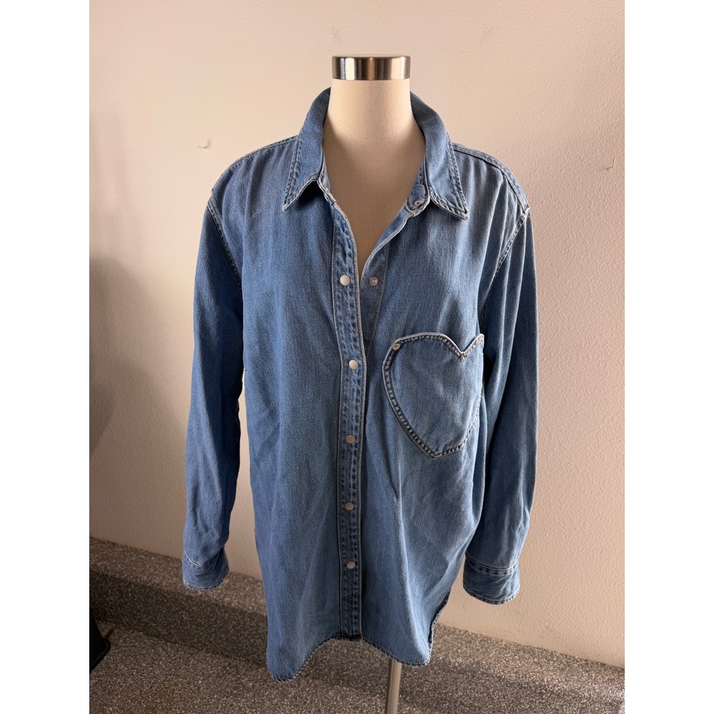 Universal Thread Womens Plus 2X Denim Shirt Heart Pocket Pearl Snap Relaxed Fit